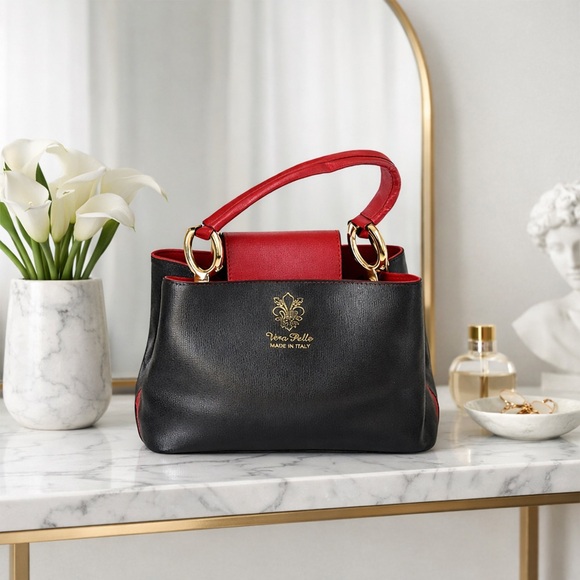 Vera Pelle Handbags - Vera Pelle Black and Red Leather Handbag